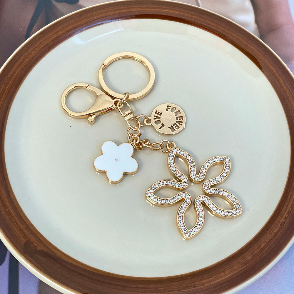 Keychain Korean Lucky Pendant - Diamond-Encrusted Small Luxury Car and Bag Accessory for Couples Z260130