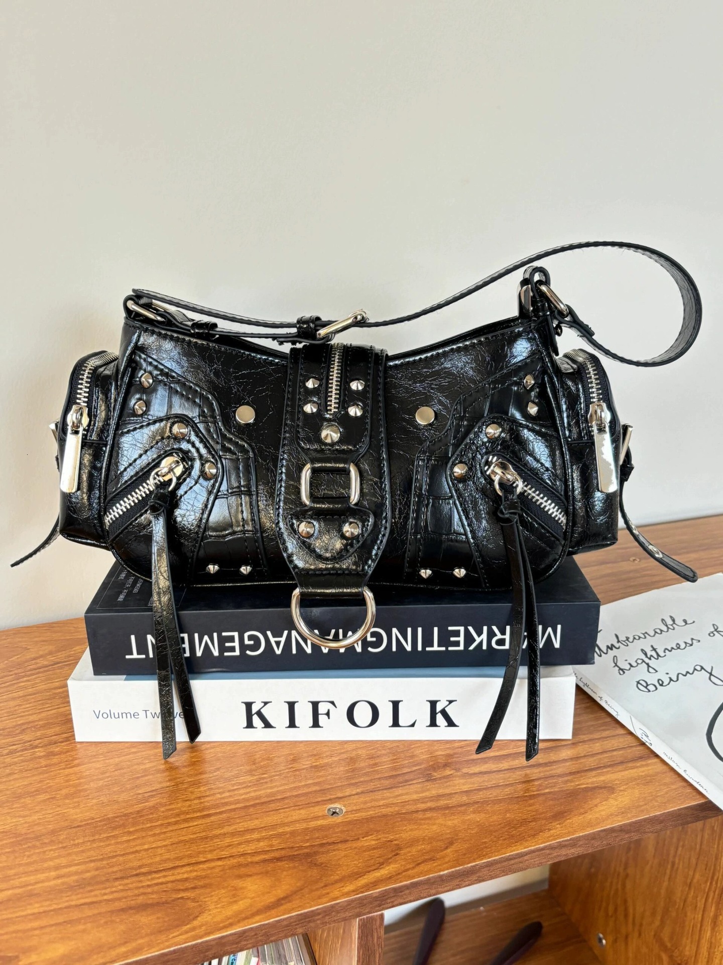 Fashionable Bag shopping bag women s cool motorcycle bag Y K style spicy girl shoulder armpit design new niche crossbody Bag autumn designer