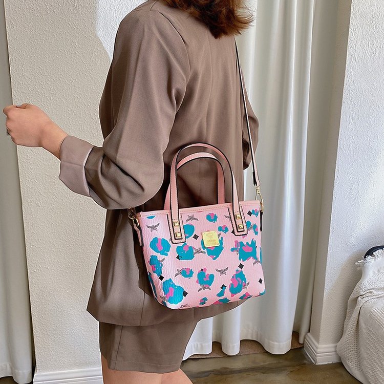 Designer bag luxury shoulder bag crossbody bag high-quality women's wallet leather wine god bag chain bag fashionable armpit foreskin leather bag