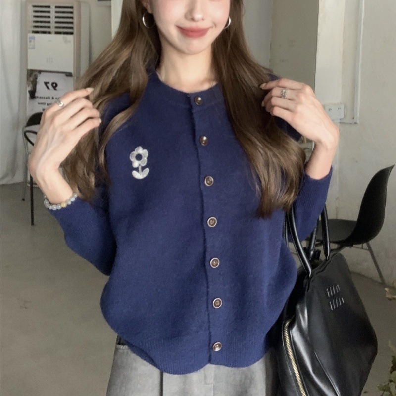 2025 Autumn Winter New Korean Style Fashion Simple Knitted Womens Small Flower Embroidery Soft Sweater Cardigan