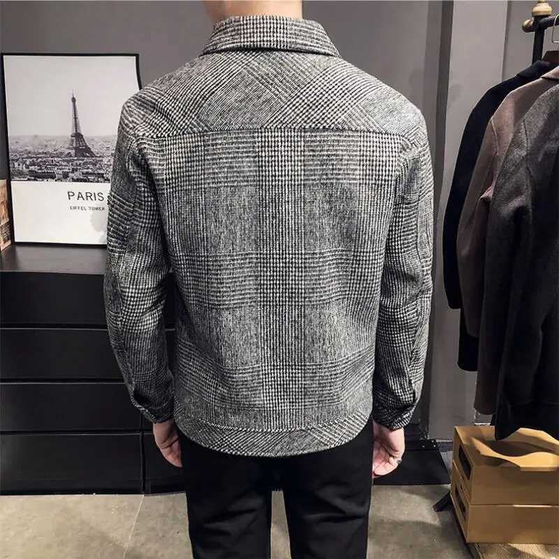 2024AutumnWinter Men Polo Neck Woolen Jacket Fashion Slim Fit Suit Coat HighQuality Checkered Multi Pocket Korean Casual Jacket W250917