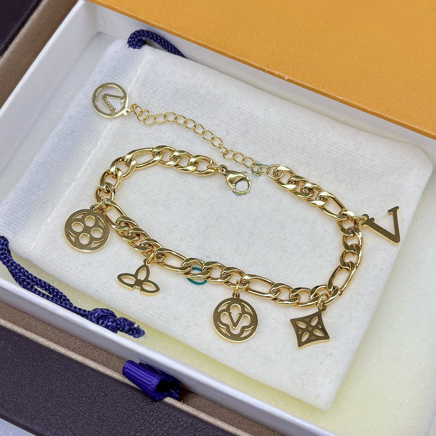 Silver Toned Chain Bracelet With Multiple Decorative Charms Delicate Daily & Trendy Jewelry Gift For Her High - Quality And Fashionable Accessory