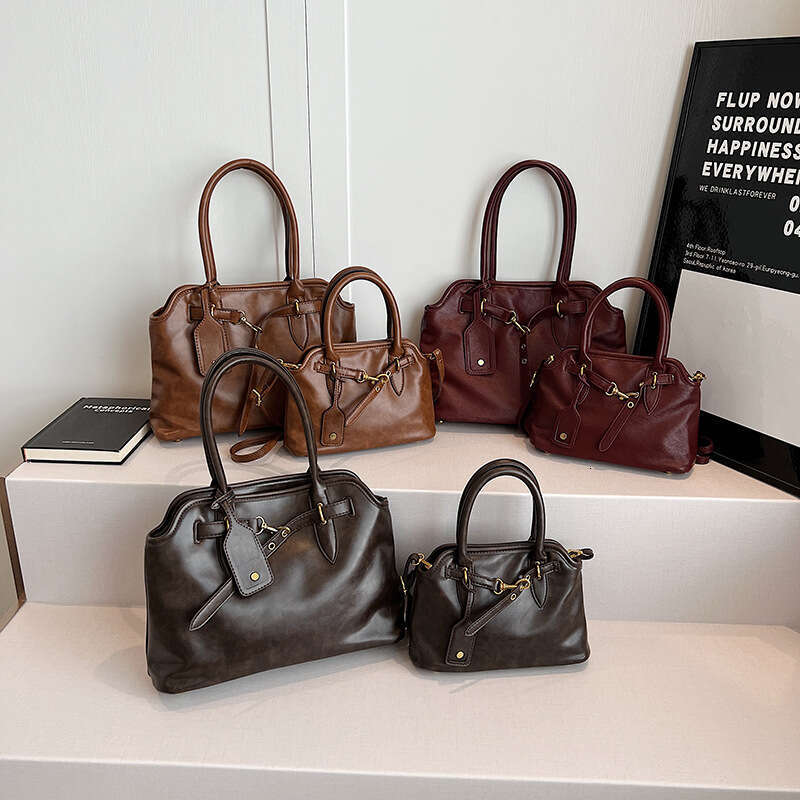 2025 New Niche High-End Large Capacity Tote for Women Casual Versatile Airport Celebrity Fashionable Shoulder Bag