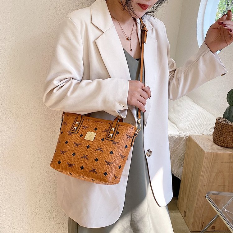 Designer bag luxury shoulder bag crossbody bag high-quality women's wallet leather wine god bag chain bag fashionable armpit foreskin leather bag