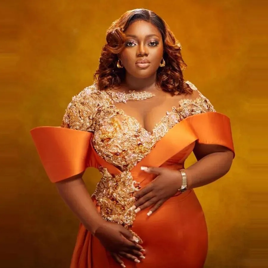 Orange Plus Size Evening Dresses With Sheer Neck Illusion Long Sleeves Mermaid Prom Dress Beads Appliques Crystals Birthday Gown Engagement Evening Go