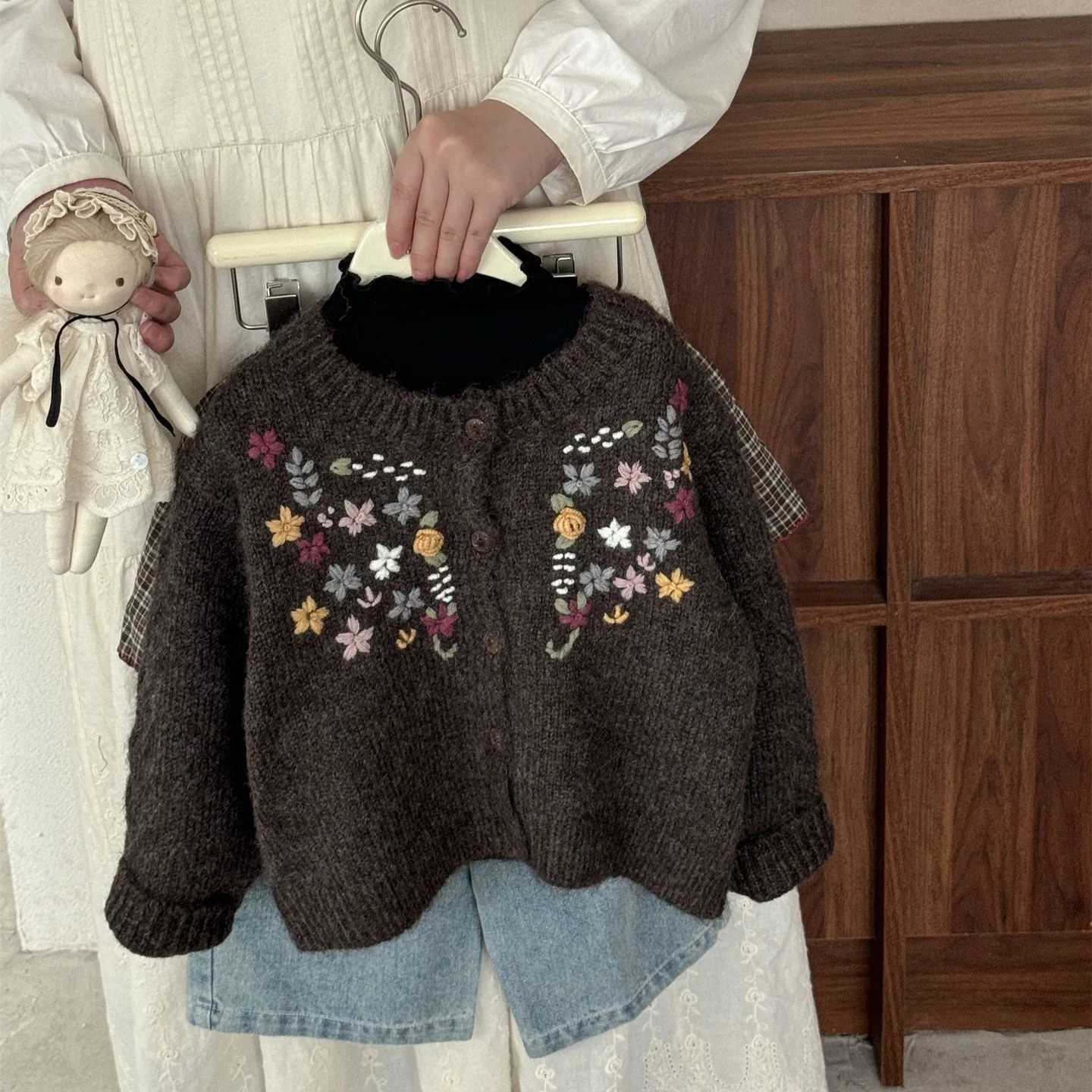 Girl Sweater 2025 Autumn New Childrens Clothing Korean Style Girl Baby Senior Design Sense Handembroidered Sweater Simple L250917