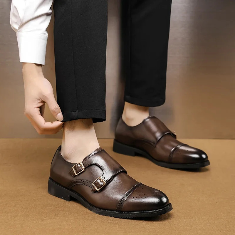 Mens Black Low Top Leather Shoes Classic Double Buckle Fashionable Business Banquet Party Brown Pointed Leather Shoes 250916