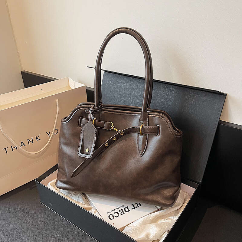 2025 New Niche High-End Large Capacity Tote for Women Casual Versatile Airport Celebrity Fashionable Shoulder Bag