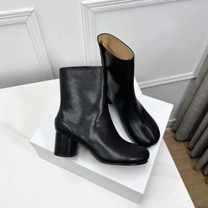 Split Toe Tabi Boot Chelsea Boots Tabi Shoes High Top Leather Boots Horseshoe Shoes 368 Cm Heels Womens Thick Soled ShoesXJ250917
