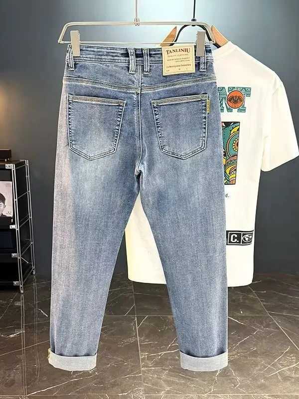Mens Summer Slim Fit Straight Leg Jeans Lightweight Elastic Casual Wear Resistant mid Waist Zipper Closure Blue Denim PantsZ250917
