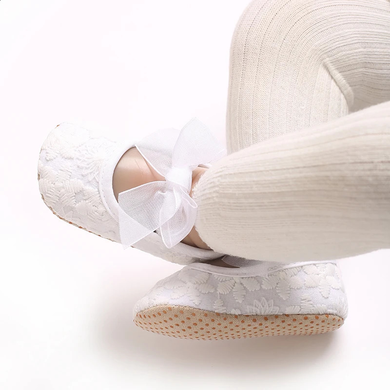 3Color Cute Lace Baby Girl Princess shoes Baby Moccasins Moccs Shoes Bow Fringe Soft Soled Nonslip Footwear Crib Shoes 250916