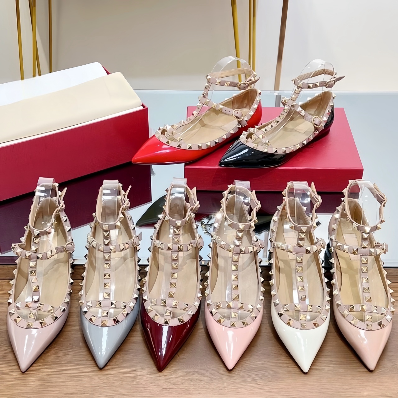 Luxury Designer Sandals Women Shoes Classic Rivets Flat Heels Pointed Toes Shoes Nude Black Matte Genuine Leather Summer Woman Sandals with Dust Bag 3544