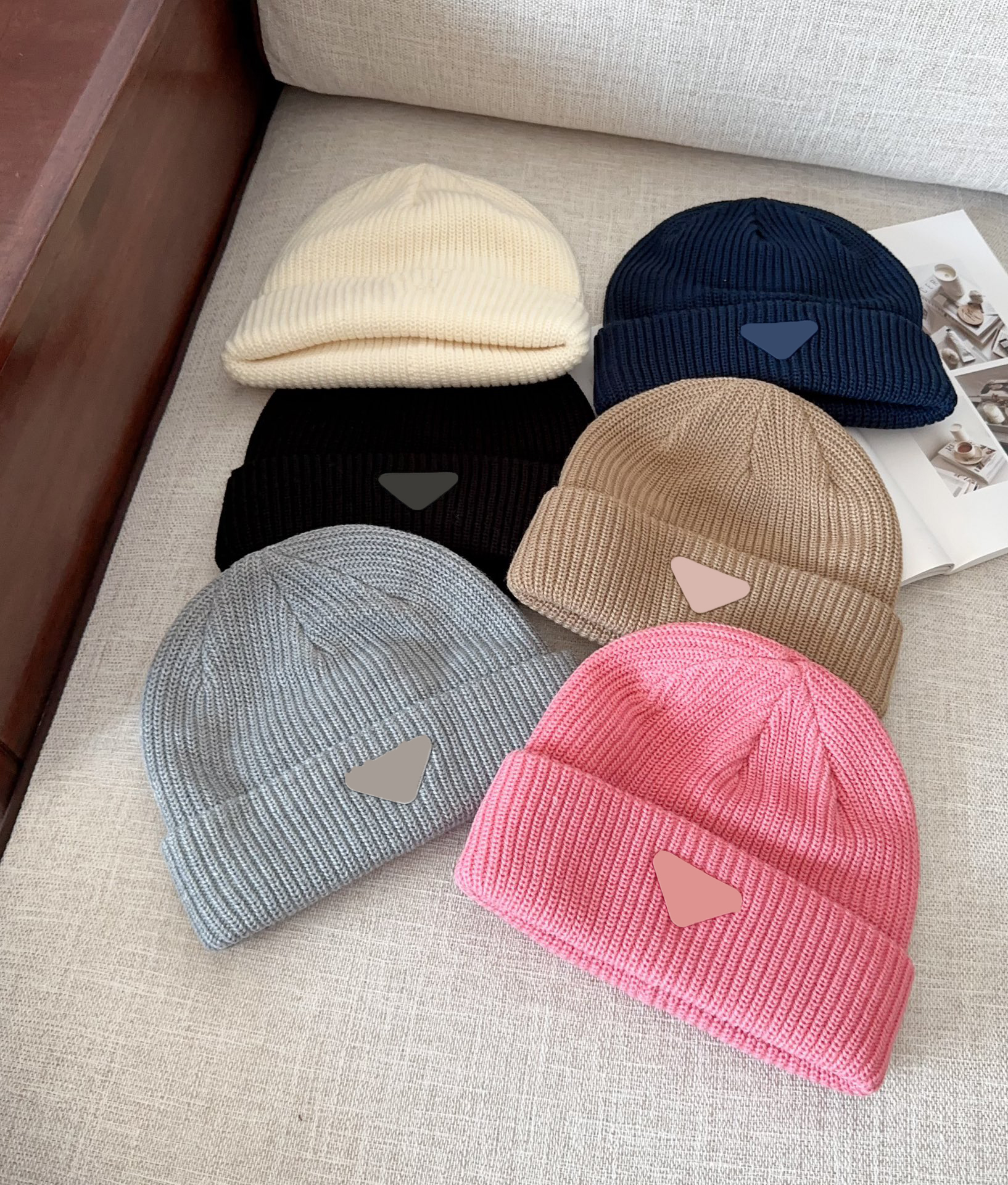 Beanie Skull Caps Men And Women Winter Hat Couples knitted Beanie Fashion Casual High Density Elastic Knitted Hat Winter Warm Yarn Hat Autumn Winter New Styles