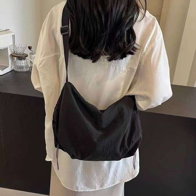Best Selling Designer Bag Designer Bags Waterpof Canvas Chains Shoulder For Women Chest Pack Lady Tote Handbags Presbyopic Purse Messenger Bag 2005