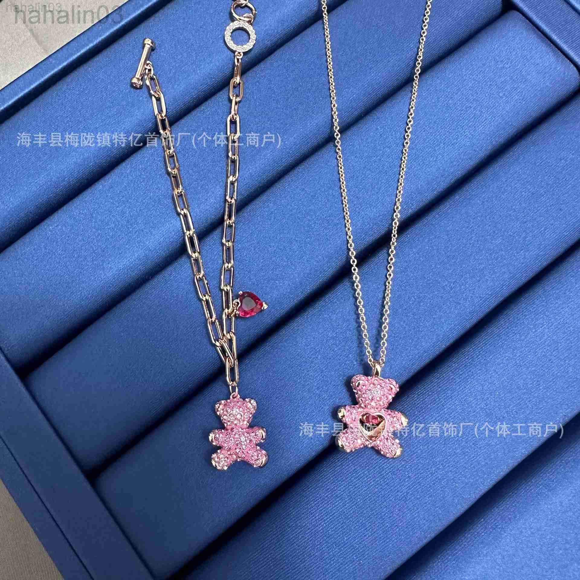 designer swarovksi necklace e Shi Familys Dynamic Teddy Pink Bear Necklace for Women Light Luxury Small and Versatile Beating Heartlock Chain