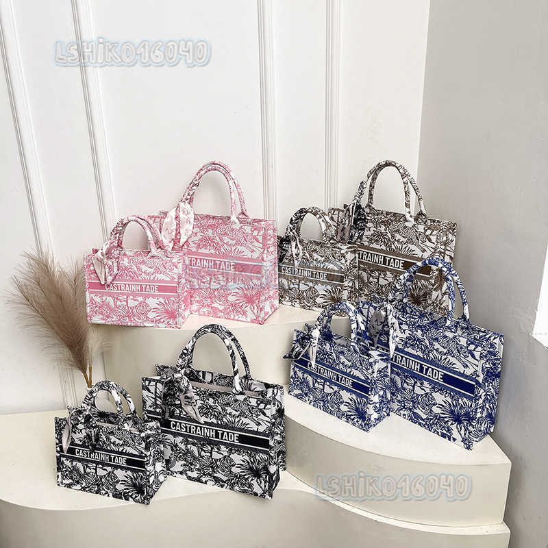 Womens Bag 2025 New Fashion Embroidered Large Capacity Shoulder Bag Silk Scarf Commuter Handbag Tote Bag H250916