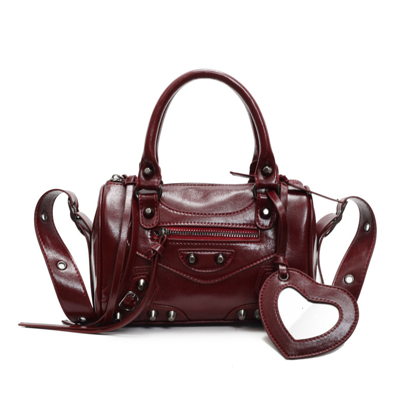 Rivet Hot Girl Style Motorcycle Bag New Handbag Niche Design Women s Shoulder Bag design Autumn New Designer Bag Women s Crossbody Bag