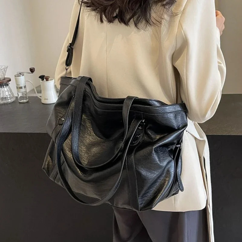 Large Sized Tote Bags For Women Soft PU Leather Pure Color Large Capacity Shopper Shoulder Crossbody Bag High Quality Handbags 250917