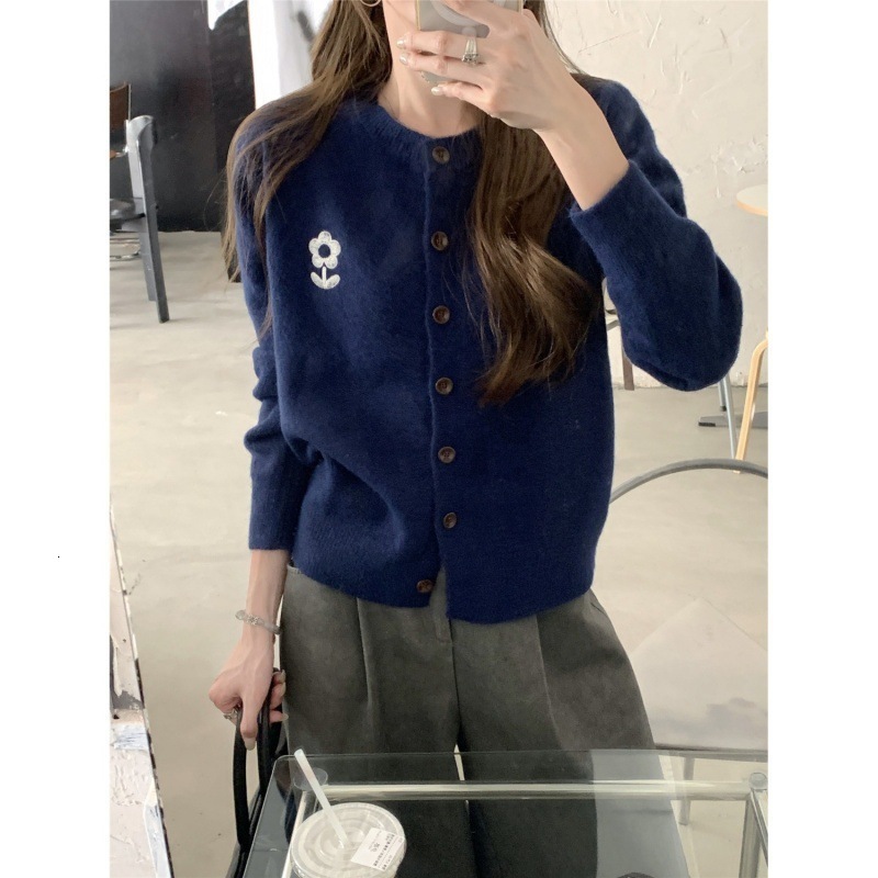 2025 Autumn Winter New Korean Style Fashion Simple Knitted Womens Small Flower Embroidery Soft Sweater Cardigan