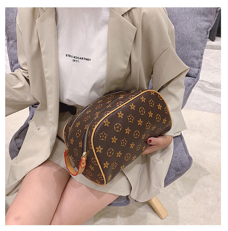 Designer Bag's new monogram hand-held makeup bag, large-capacity cosmetics storage bag, travel portable, multi-functional, waterproof, washable, 