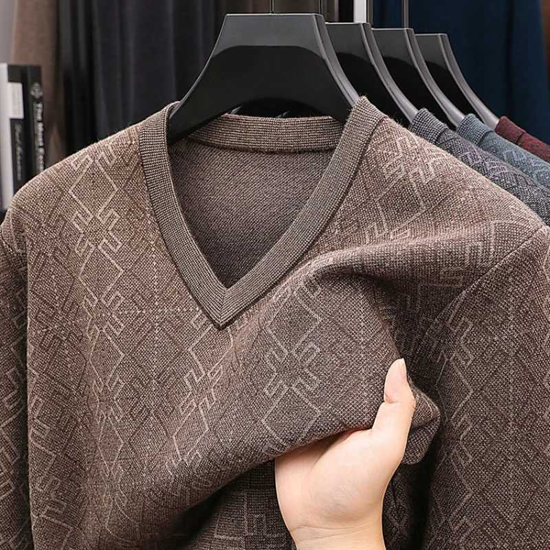 2025 Mens Warm and Thick Vneck Half Zip Long Sleeved Shirt for Autumn and WinterZ250918