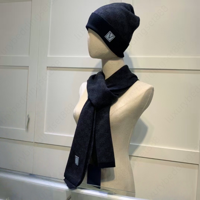 Designer scarf and hat set luxury brand winter warm knitted hat and scarf unisex high-quality scarf Designer beanie