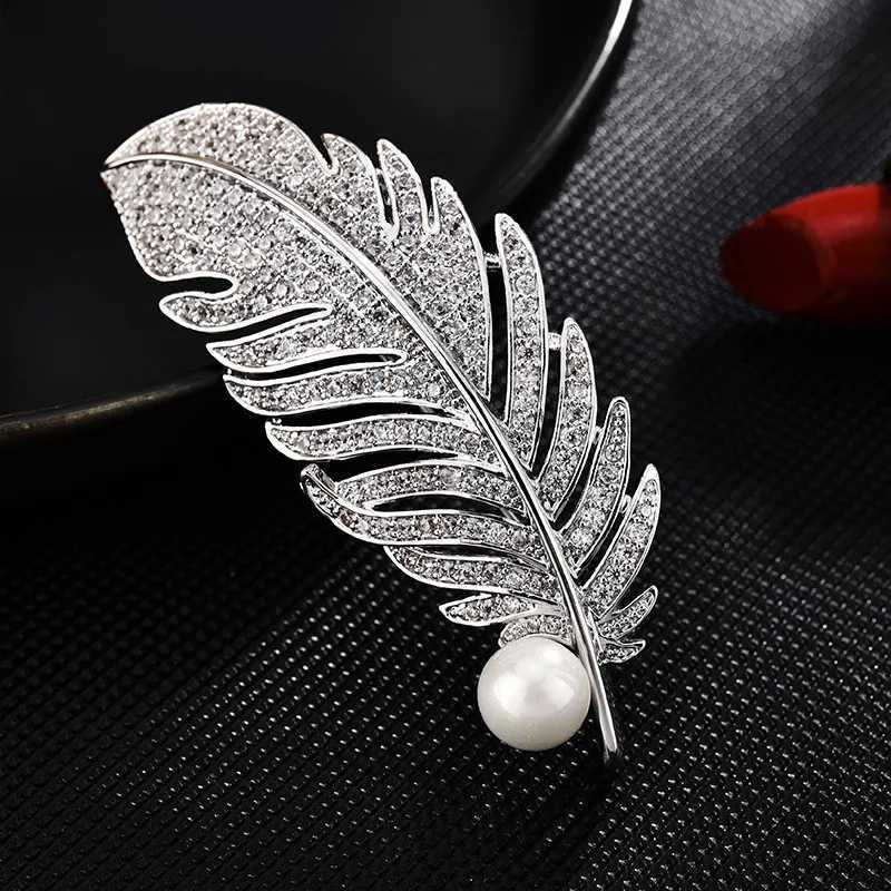 Fashion Enamel Imitation Pearl Gardenia Flower Brooches Luxury Crystal Rhinestone Leaves Metal Pins for Women Girls Jewelry Gift D250918