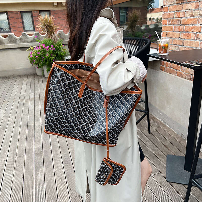 Korean Style Niche Design Backpack For Women 2025 New Autumn Fashion Canvas Shoulder Bag Tote Bag Designer Bag Versatile Tote Bag