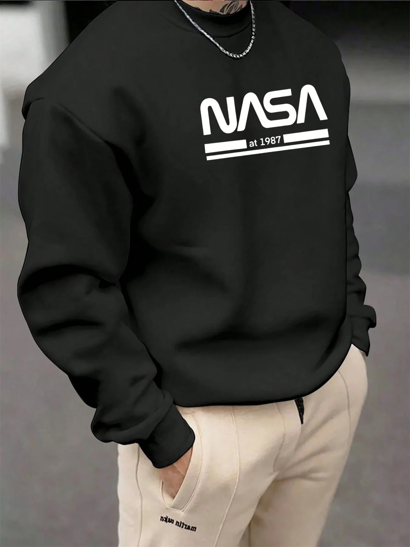 Mens autumn and winter fashionable casual loose NASA letter graphic printed long sleeved round neck sweatshirt 250918