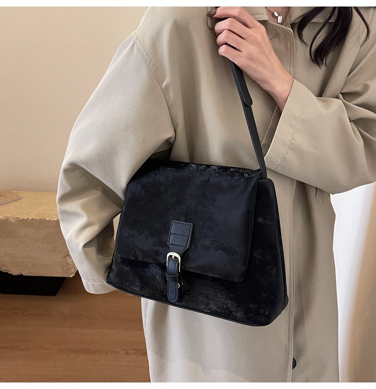 Large Capacity Tote Bag New Retro Style Women s design Shoulder Bag Versatile Commuting Bag Autumn New Designer Bag Women s Crossbody Bag