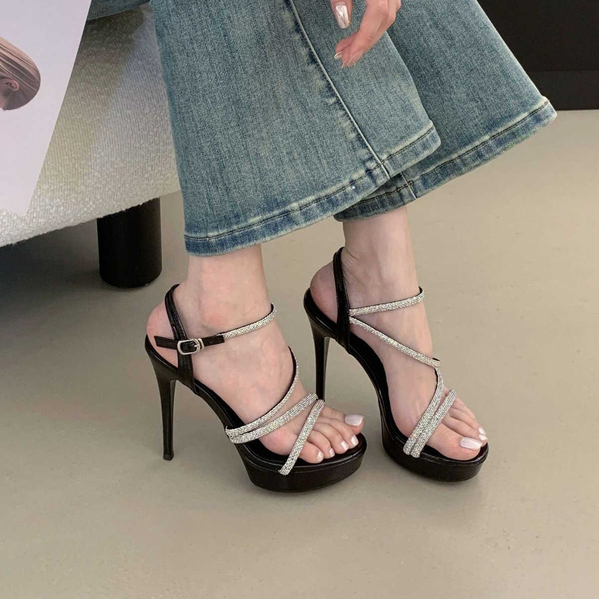 2025 New round toe waterproof platform high heels, sandals, women's shoes, thin heels, casual daily wear, rhinestone style, one-shoulder buckle s