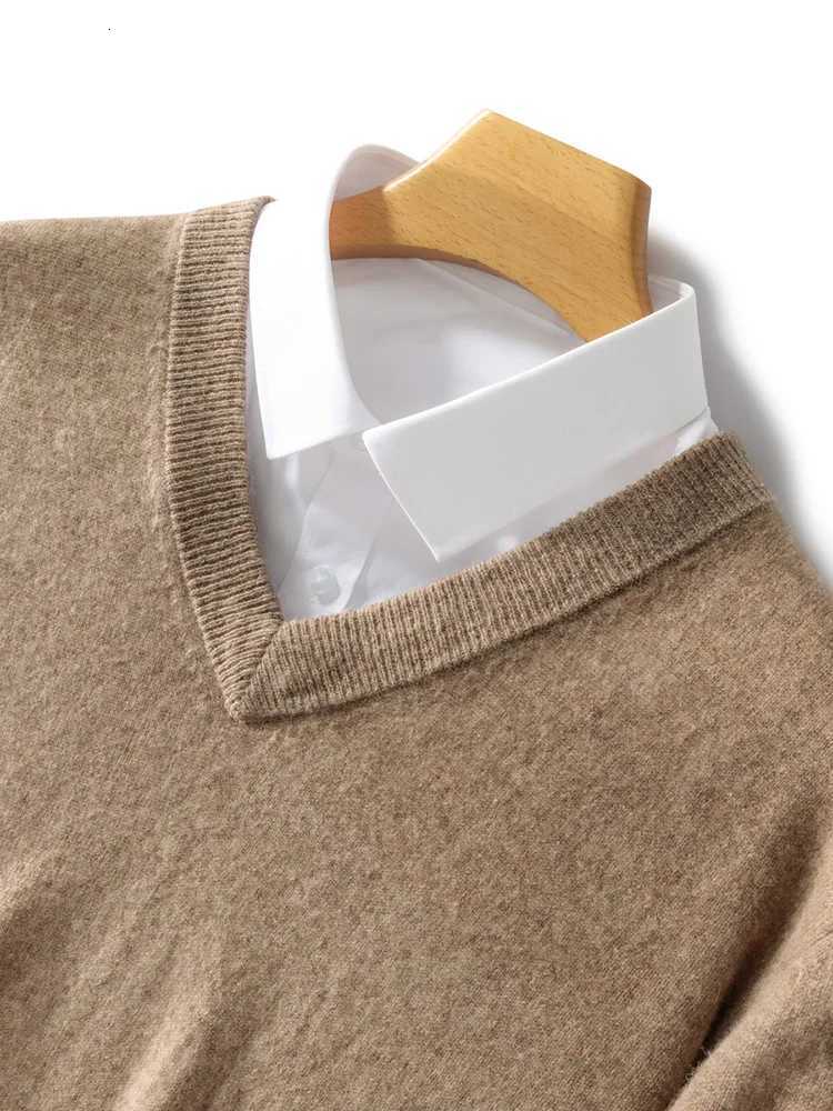 New mens Vneck cashmere sweater in autumn and winter loose and thick knitted bottoming shirt business casual sweaterZ250918