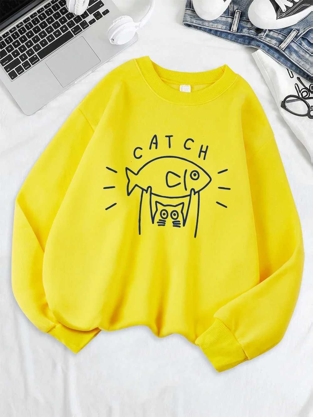 2025 Cat Catches Fish Printing Sweatshirts Women Crewneck Comfortable Hoodie Warm Autumn Winter Pullover Casual Women ClothesZ250918