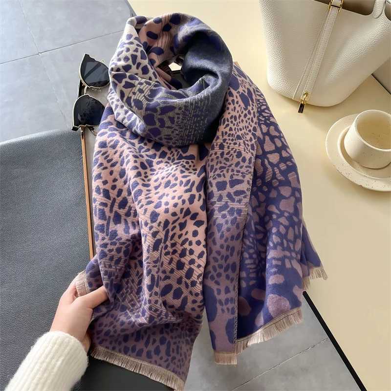 2025 Luxury Brand Warm Cashmere Scarf Wen Leopard Winter Thick Shls and Wrs Design Bufandas Poncho Fem Echarpe Femme Y250918