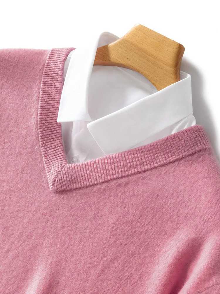 New mens Vneck cashmere sweater in autumn and winter loose and thick knitted bottoming shirt business casual sweaterZ250918
