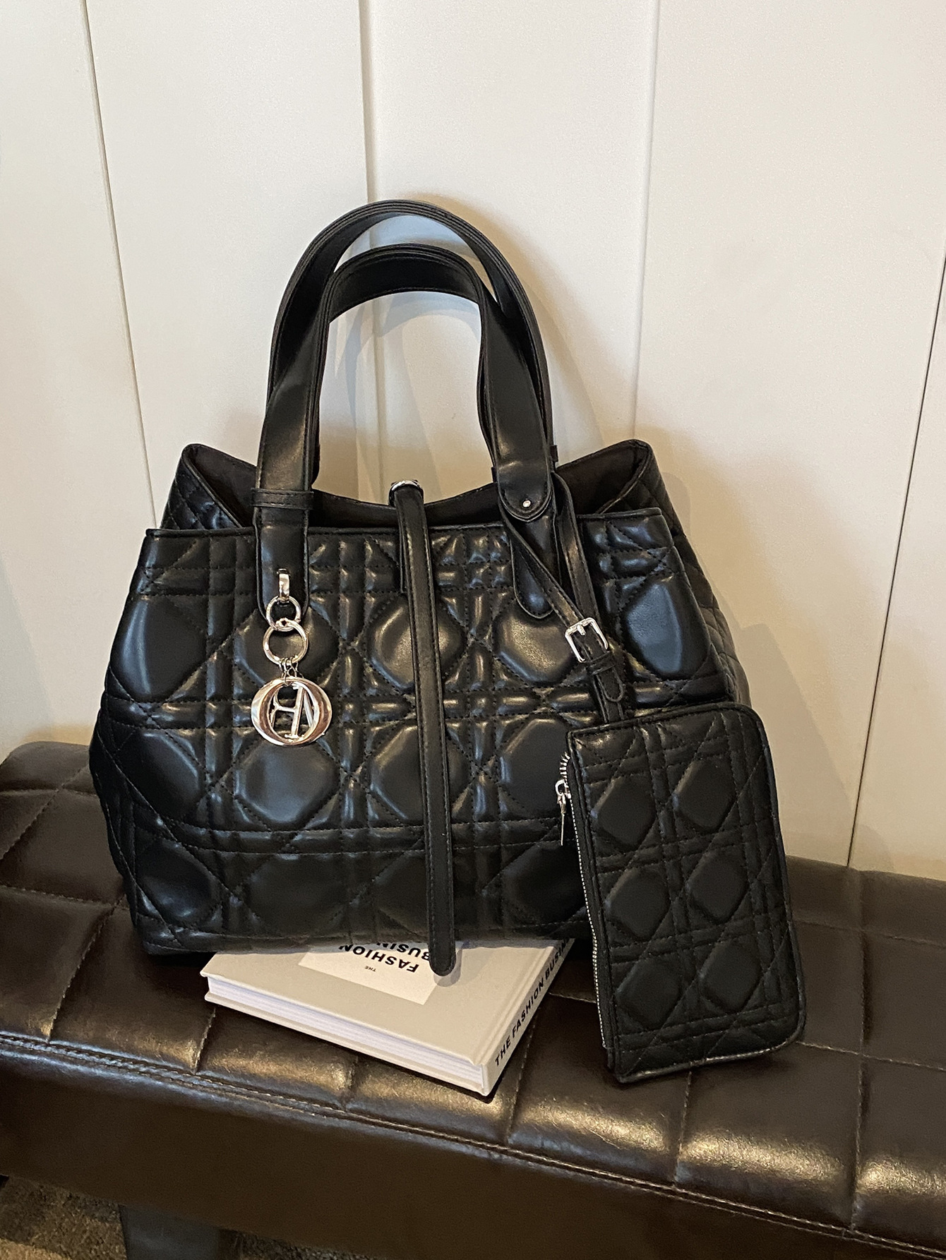 Hot Free shipping designer for womens shoulder bags black sliver white Fashion Printed Handheld Versatile Crossbody Bag