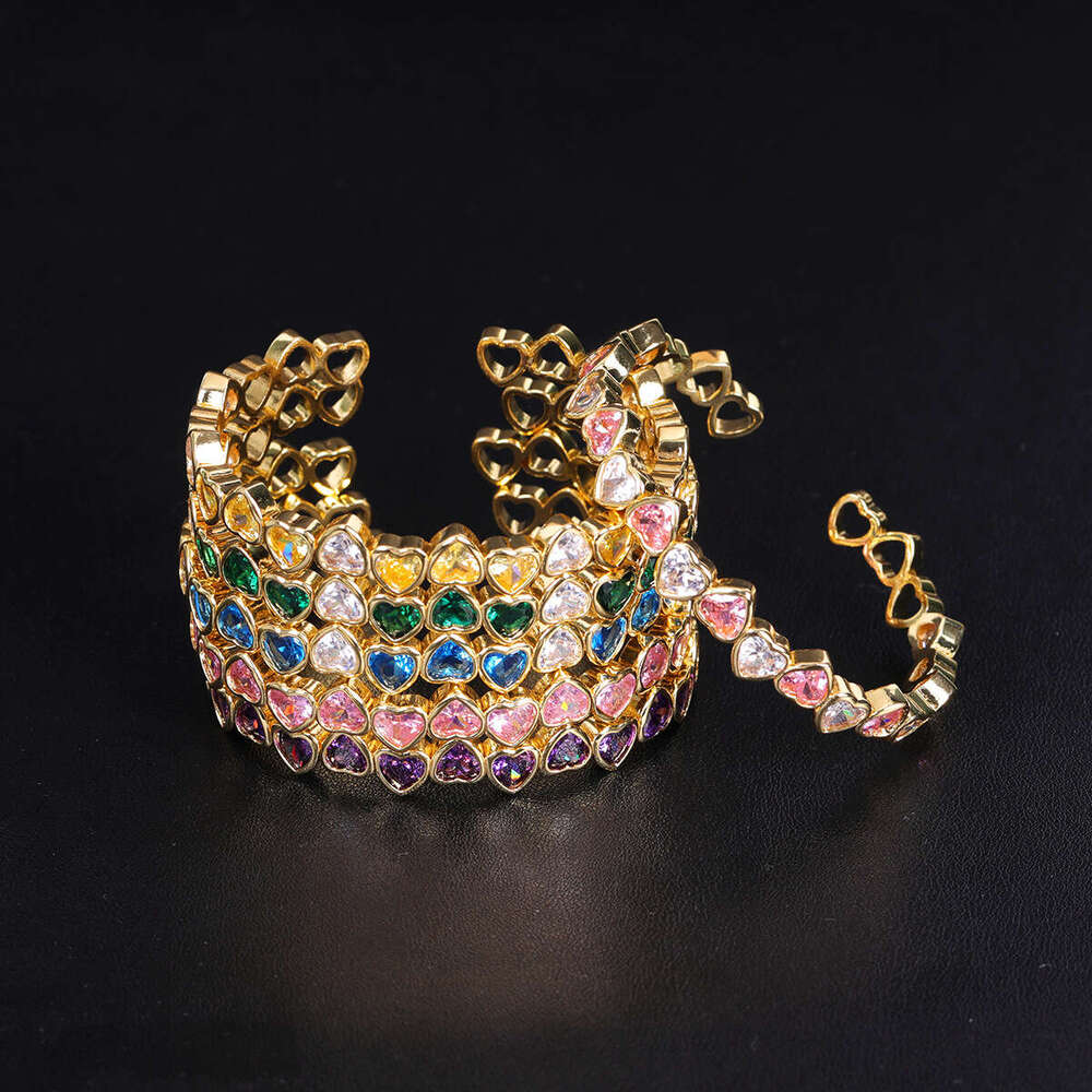 Full Dia Inlaid Zircon Heart-shaped Love Bracelet Women's Shiny Fashion Light High-grade Copper Plated Hand Jewelry ddmypluto