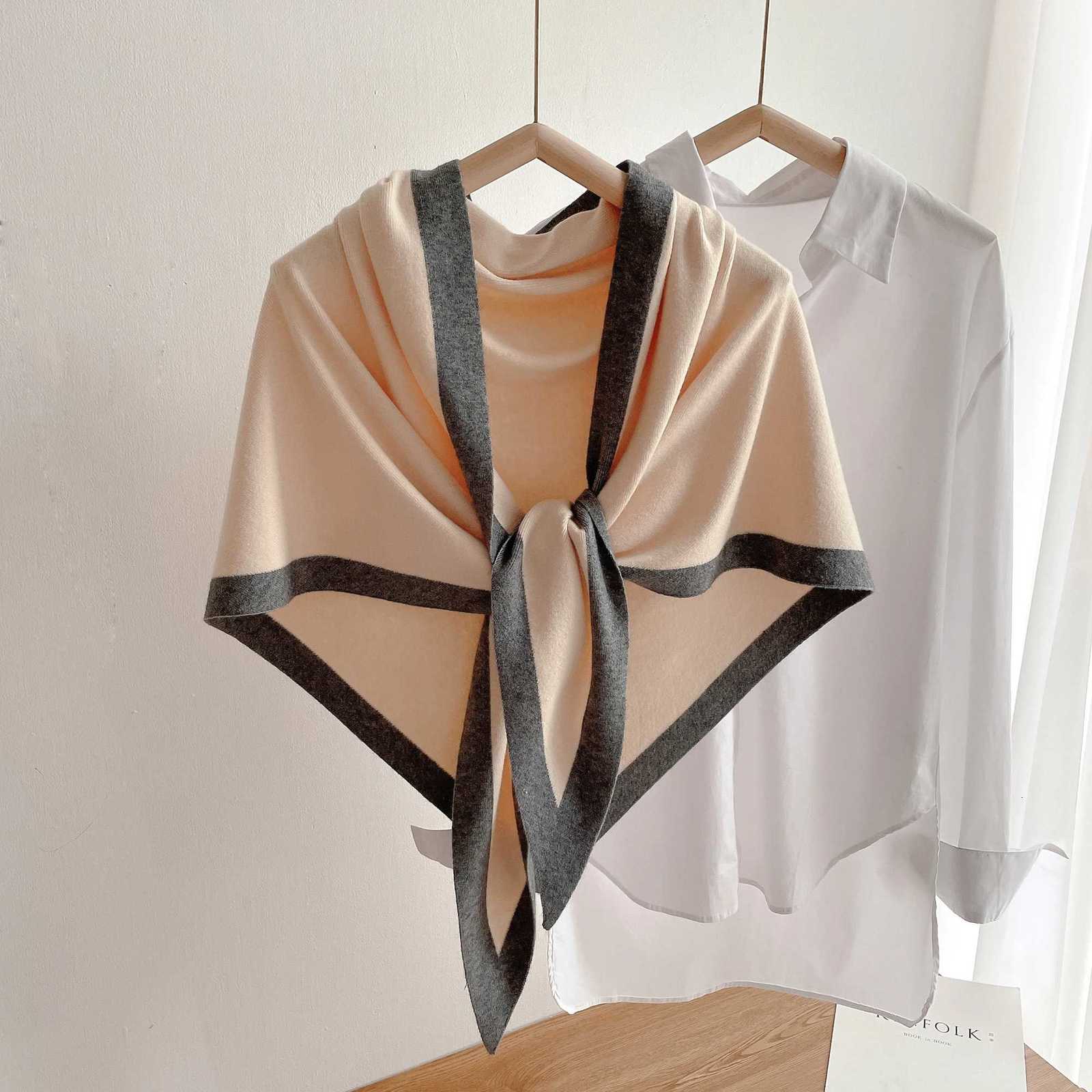 Autumn and Winter Fashion New Wens Neck Wr Wool Blended Triangar Shl Fem Thicke With Knitted Warm Shoder Y250918