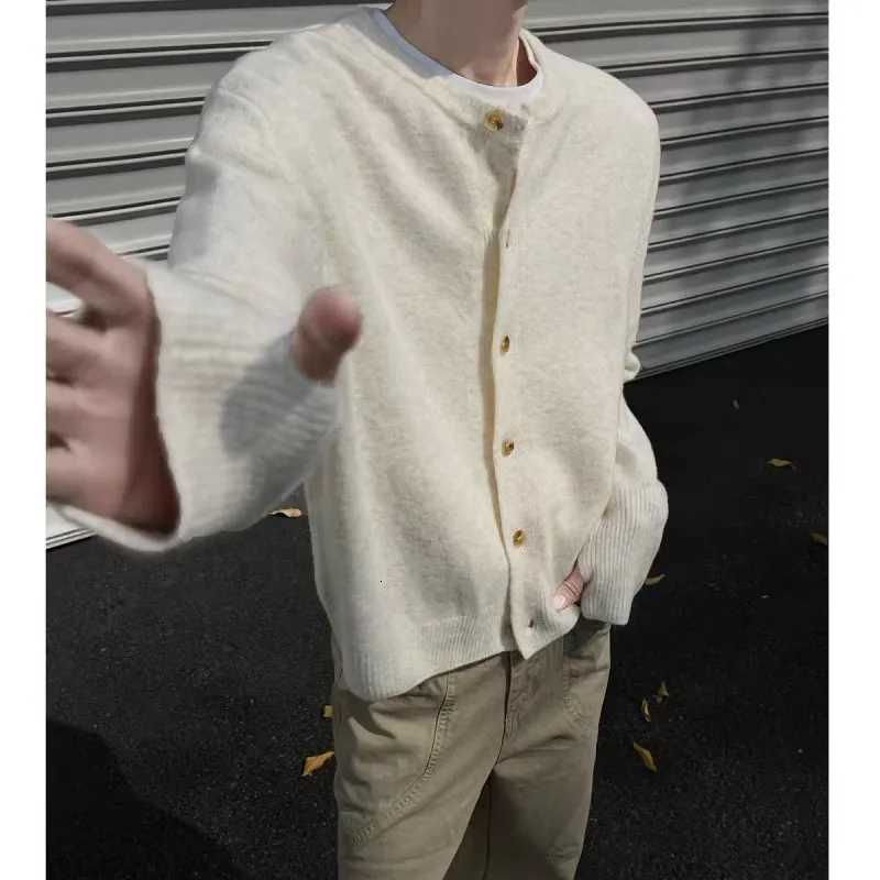 Round Neck Cardigan Sweater Mens Winter Sweater Short American JacketZ250918