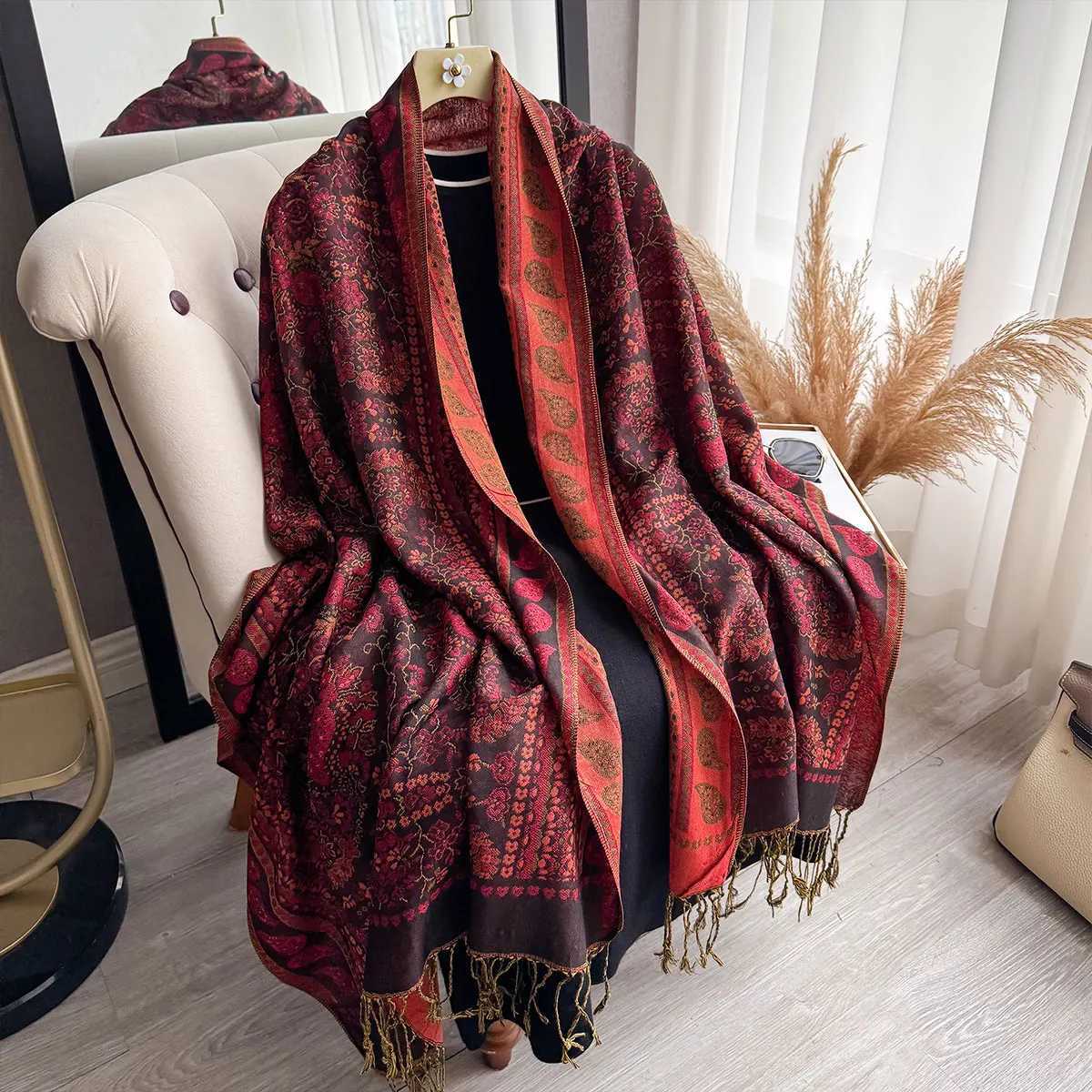 2025 Latest Wen Scarf Spring Summer Luxury Bohen Style Shl Jacquard Paisley Pattern Designer La Muslim Hijab Y250918