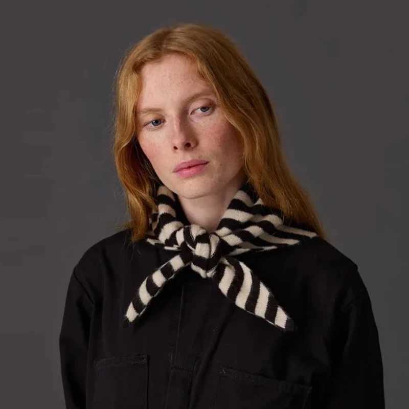 British Korean Triangle Scarf Niche Wool Triangar Wen Scarf Warm Frenchgirl Fashion Mtifunctional Knitted Scarf Y250918