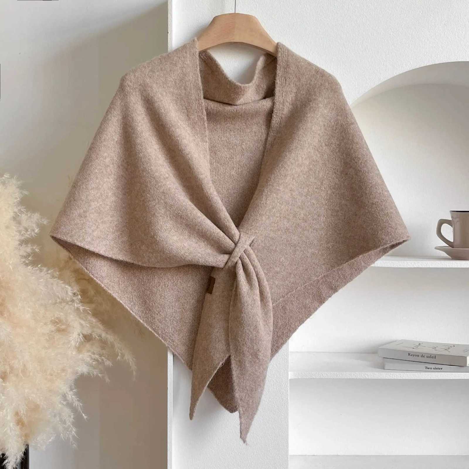 Luxury Triangle Ce Wr Soft Knitted Shl for Wen Elegant Solid Color Warm Poncho Ce Collar Y250918