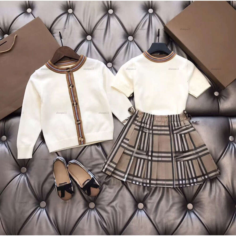 Luxury baby dress Cross-striped design Girls suit kids designer clothes autumn Knitted cardigan skirt and knitted hat A082X03N033