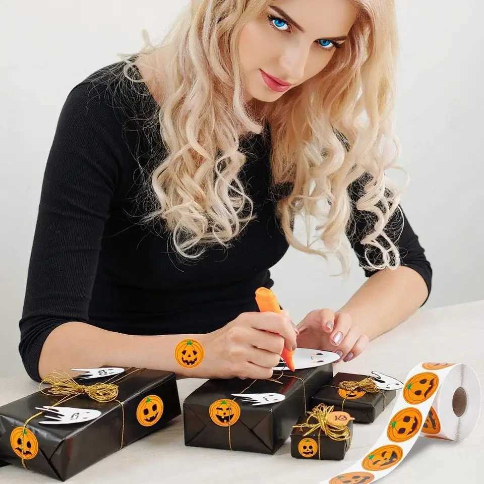 500PCSRoll Halloween cartoon gift label stickers selfadhesive stickers sealing stickers holiday decoration label stickers C250918