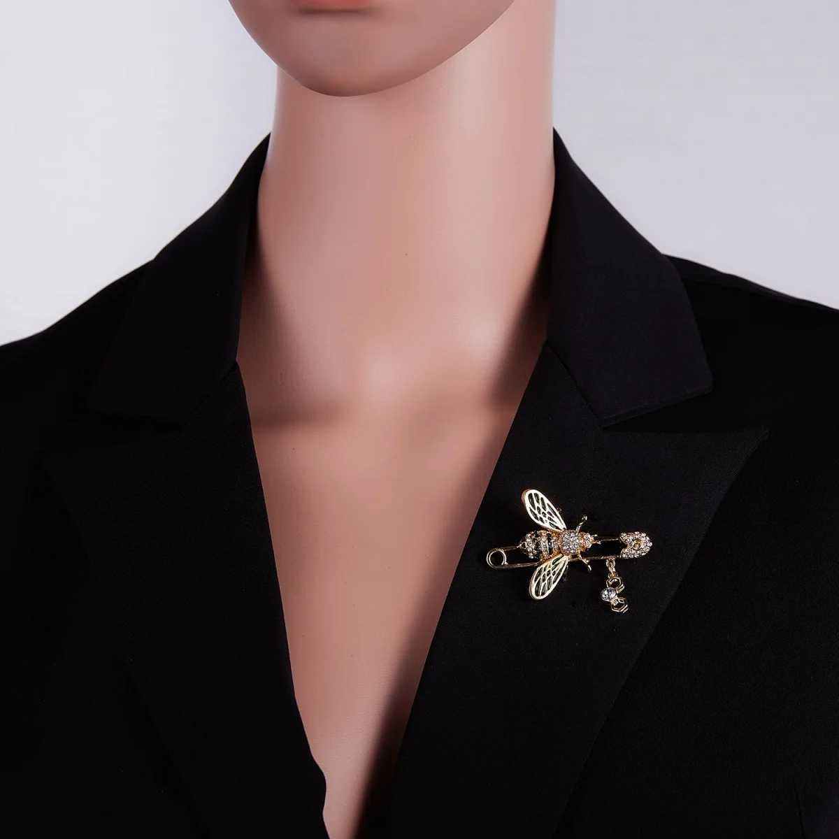 Vintage Fashion Rhinestone Lovely Bee Brooches For Women Men Cartoon Cute Honeycomb Tassel Insect Animal Big Pins Party Jewelry D250918