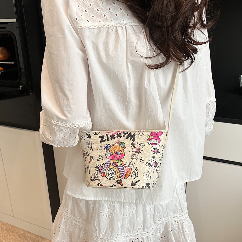 Designer bag hot free shipping Cartoon Bear Printed Underarm Bag New Trendy Fashion Casual Shoulder Bag for woman