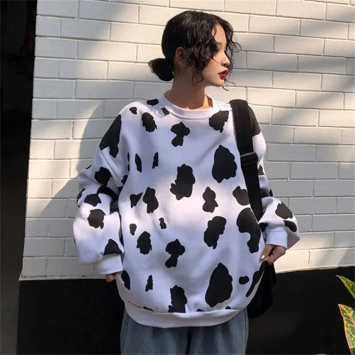 Autumn Cow Milk Printed Girls Black and White Pullover Charm Women Sweatshirt Fashion Loose Hoodie Sweatshirts Hoodie FemalesZ250918