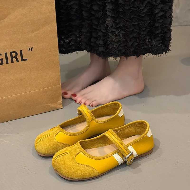 Women Flats Fashion Designer Split Hoof Toe Boat Shoes Retro Suede Casual Single Shoes Lady Mary Jane Shoes Ballet Flats Loafers W250918