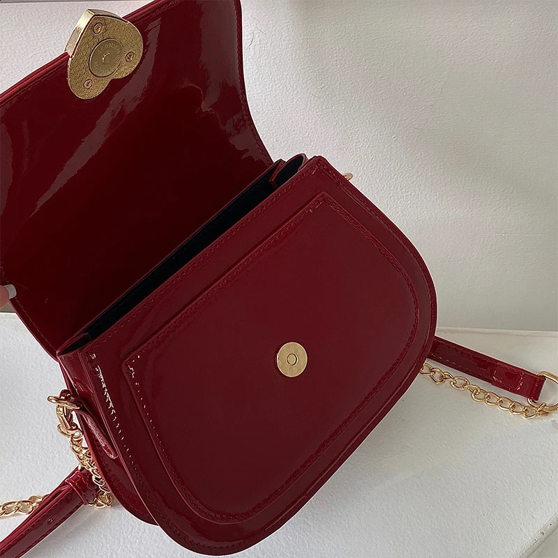 Patent Leather Womens Love Heart Messenger Bag Retro Red Ladies Small Shoulder Bags Fashion Chain Female Saddle Handbags 250918