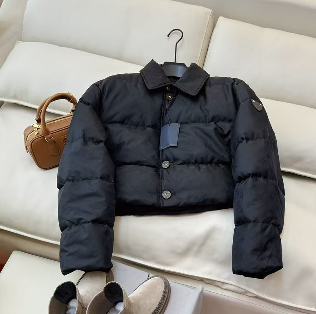 Womens Downs Jacket Designer Coat Down Parkas Coats Puffer Jackets Button Brand Bomber Wind Coat Monogram Letters Outwears Windbreaker S-L
